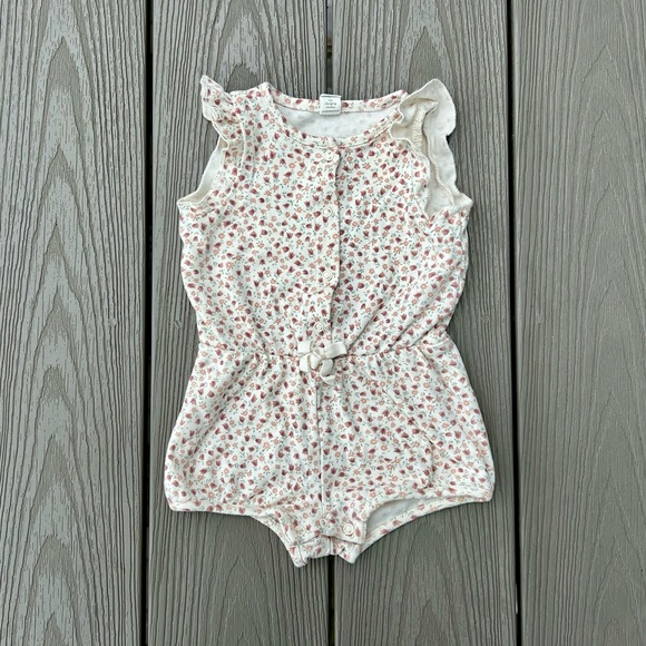 Colored Organics Other - Colored Organics pink and white floral flutter sleeve romper